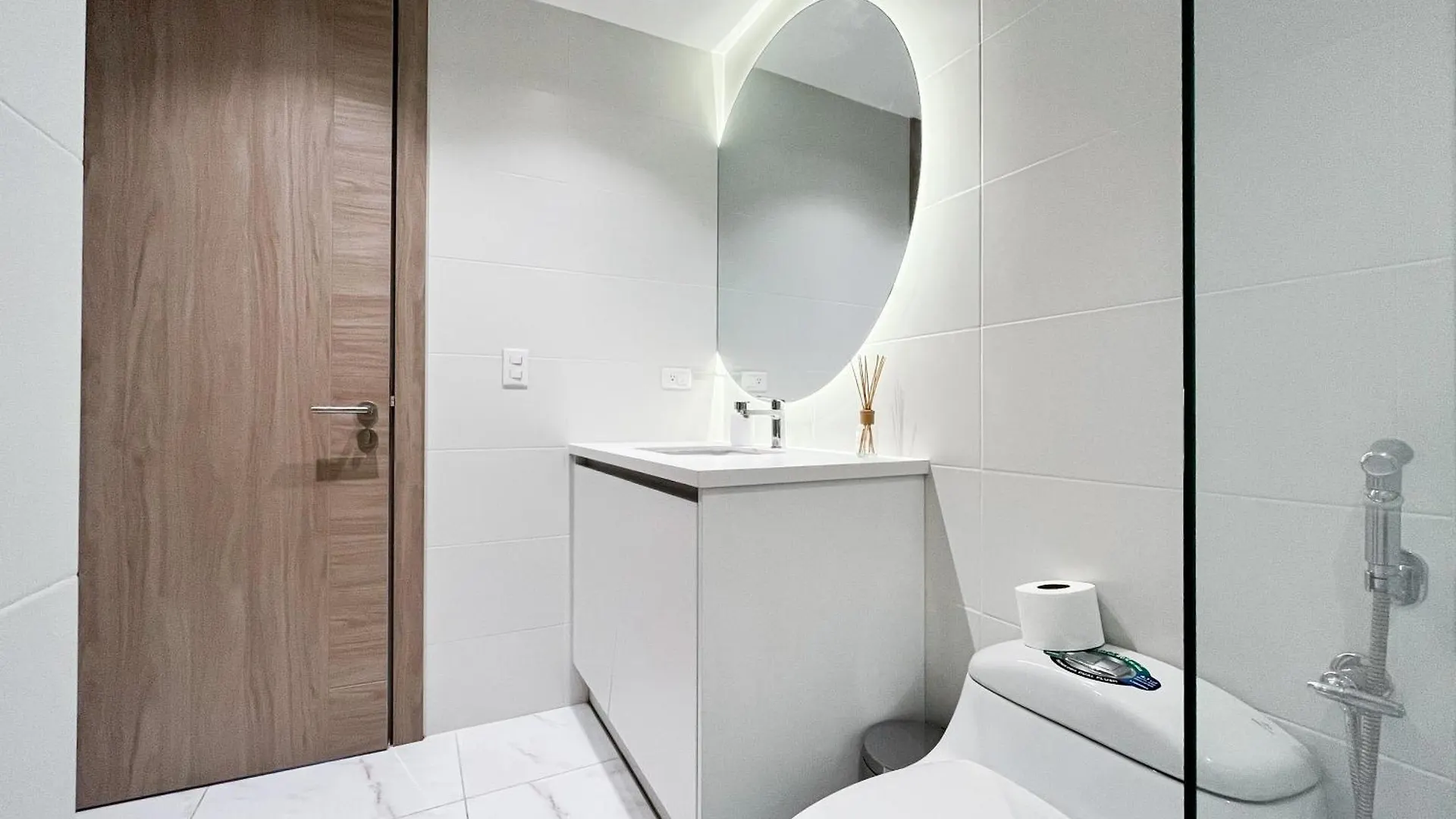 Suites De Lujo Cerca Del World Trade Center, Parking Gratis, Gym, Piscina Гуаякиль Апартаменты