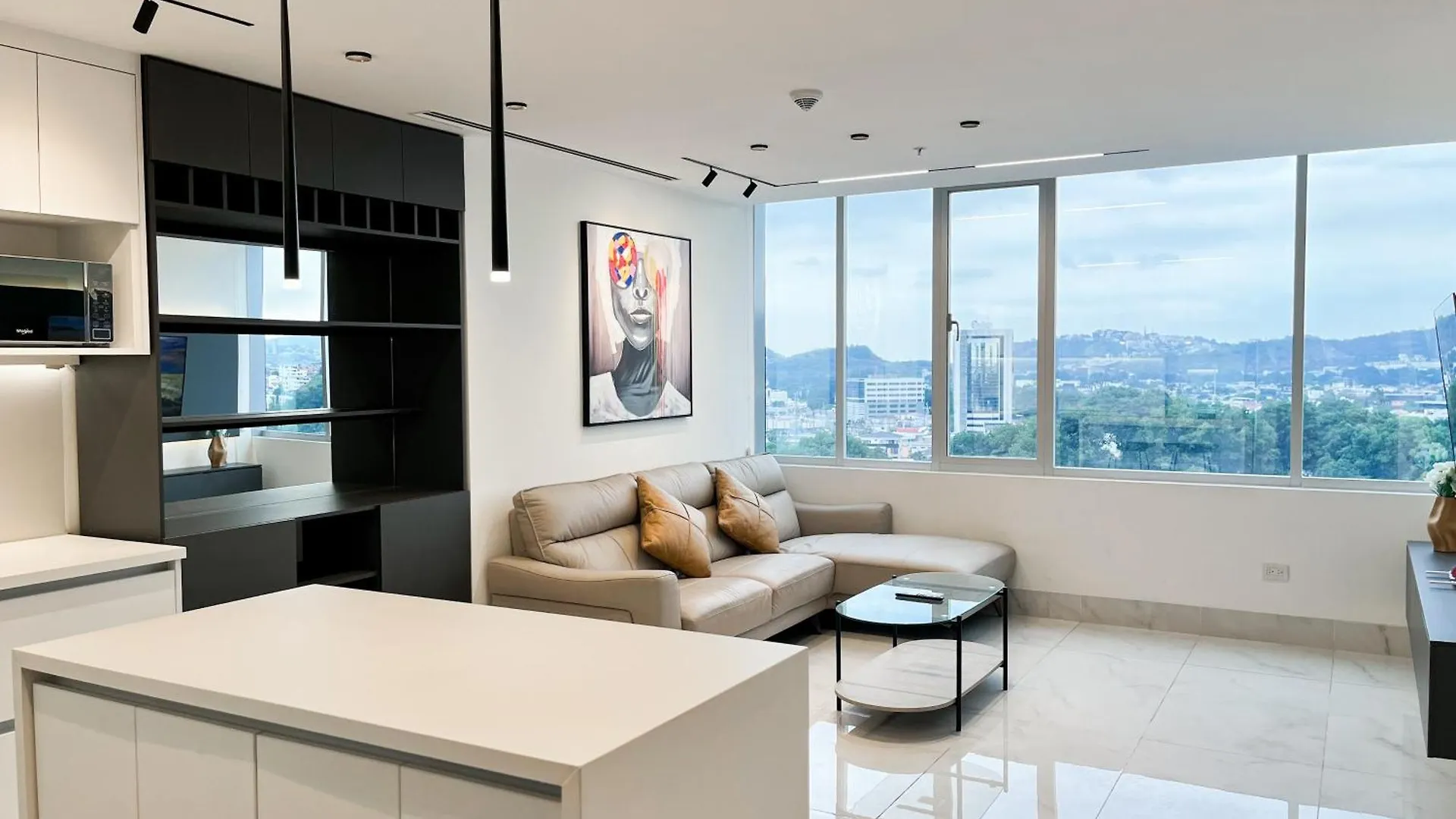 Suites De Lujo Cerca Del World Trade Center, Parking Gratis, Gym, Piscina Гуаякиль Апартаменты