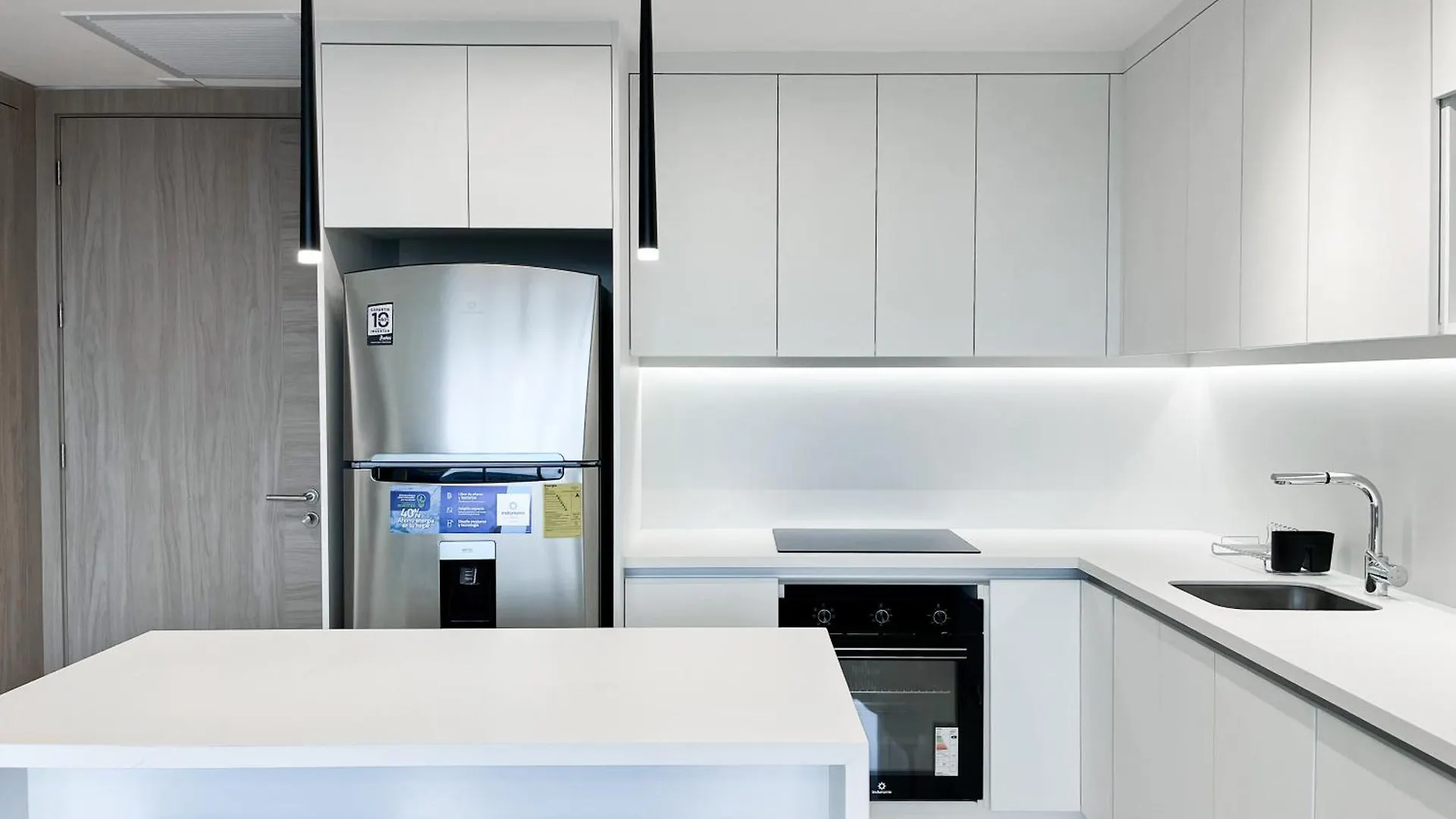 Suites De Lujo Cerca Del World Trade Center, Parking Gratis, Gym, Piscina Гуаякиль