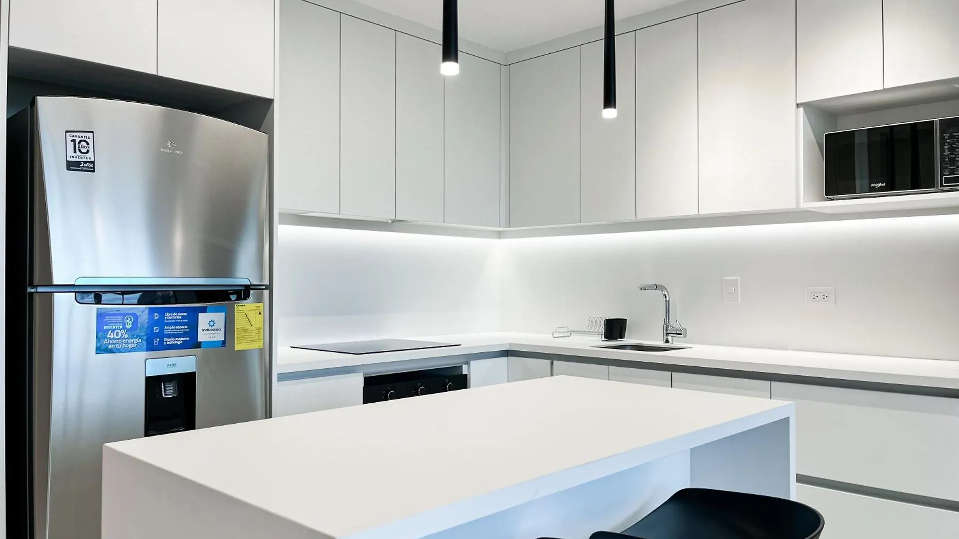 Suites De Lujo Cerca Del World Trade Center, Parking Gratis, Gym, Piscina Гуаякиль Апартаменты