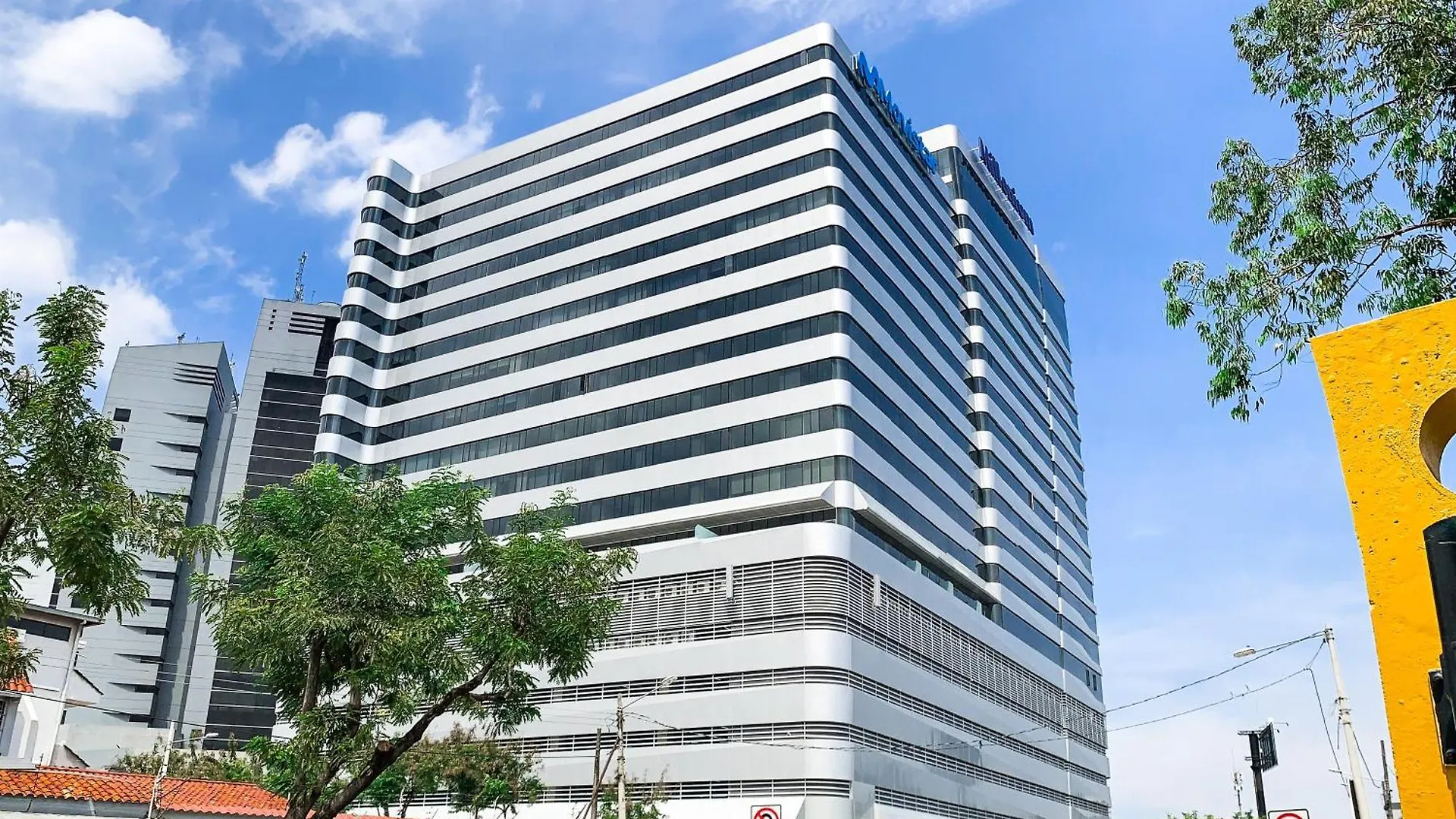 Suites De Lujo Cerca Del World Trade Center, Parking Gratis, Gym, Piscina Гуаякиль