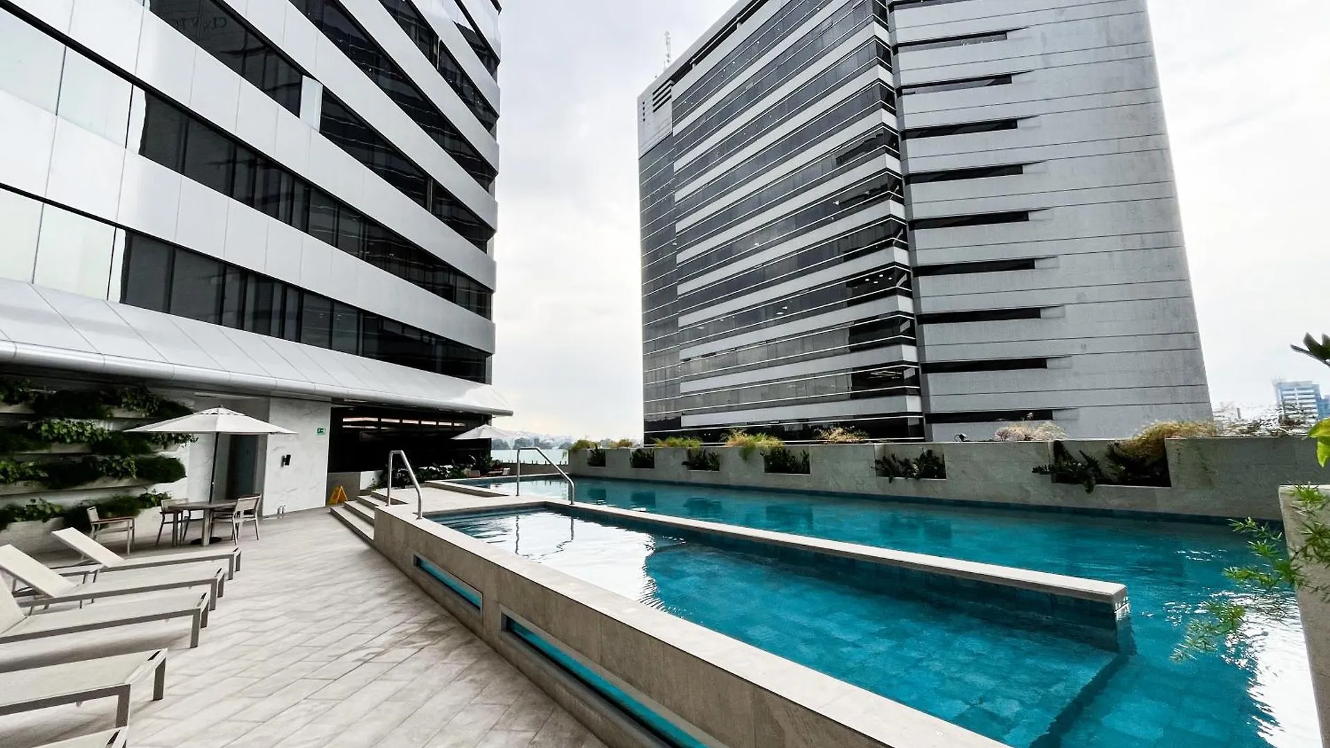 Апартаменты Suites De Lujo Cerca Del World Trade Center, Parking Gratis, Gym, Piscina Гуаякиль