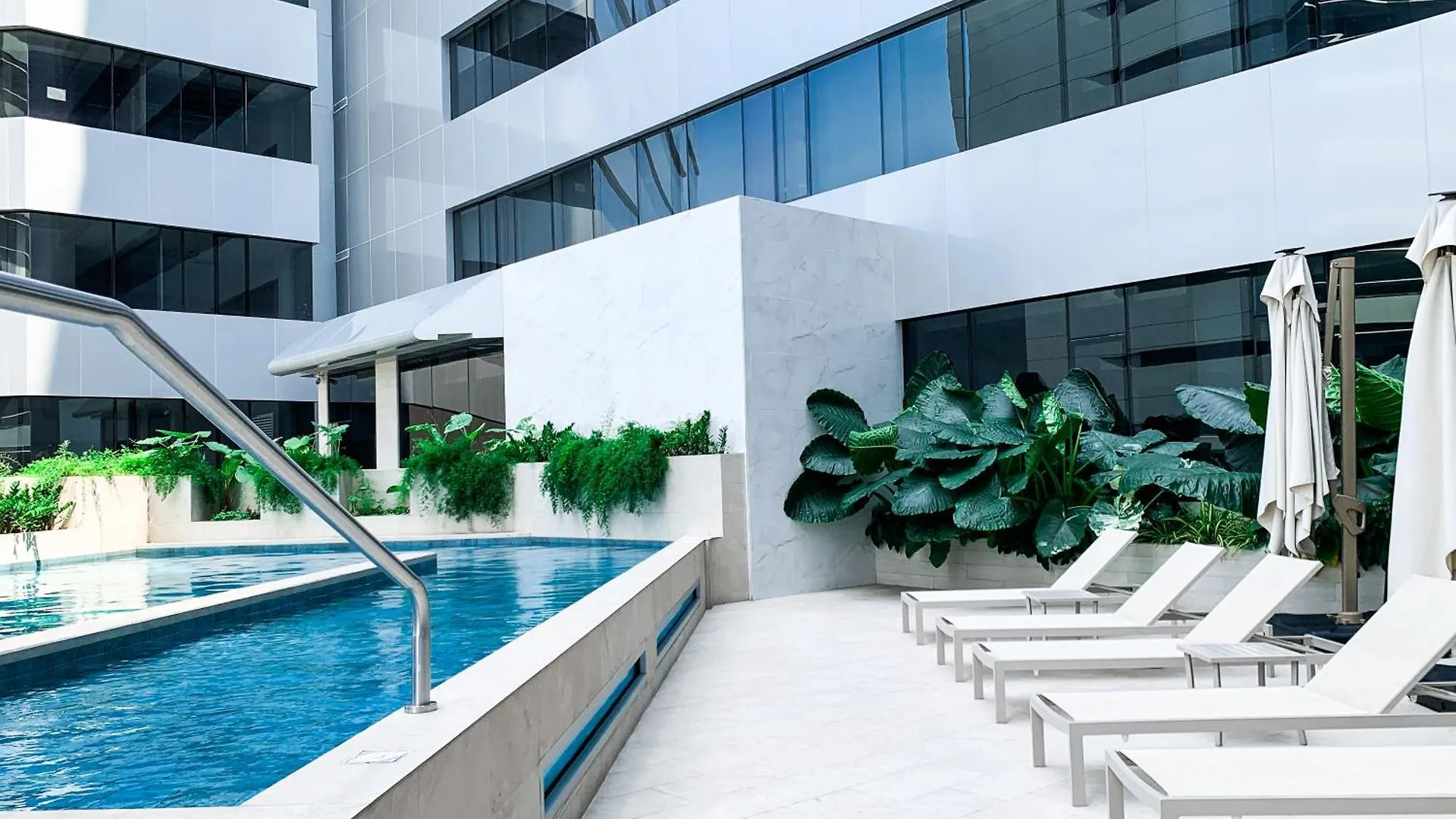 Suites De Lujo Cerca Del World Trade Center, Parking Gratis, Gym, Piscina Гуаякиль Апартаменты