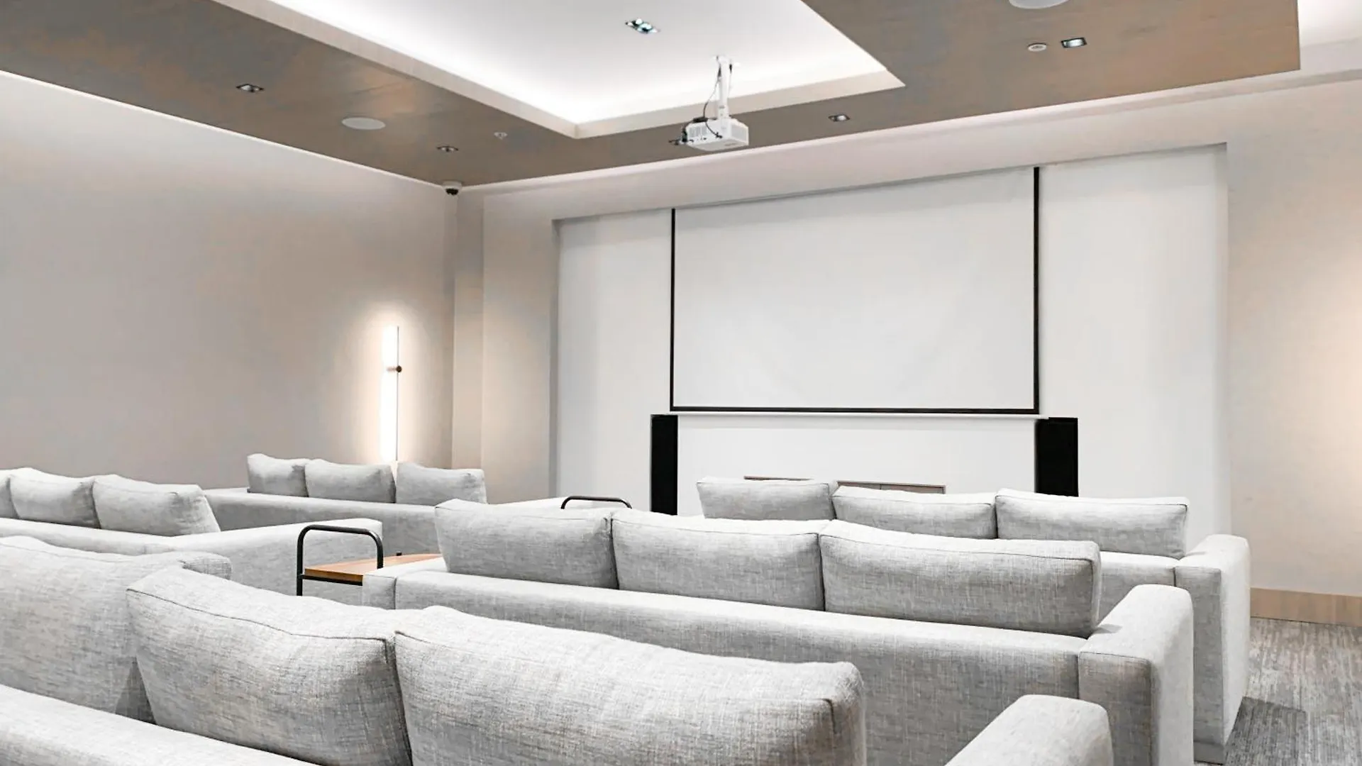 Suites De Lujo Cerca Del World Trade Center, Parking Gratis, Gym, Piscina Гуаякиль