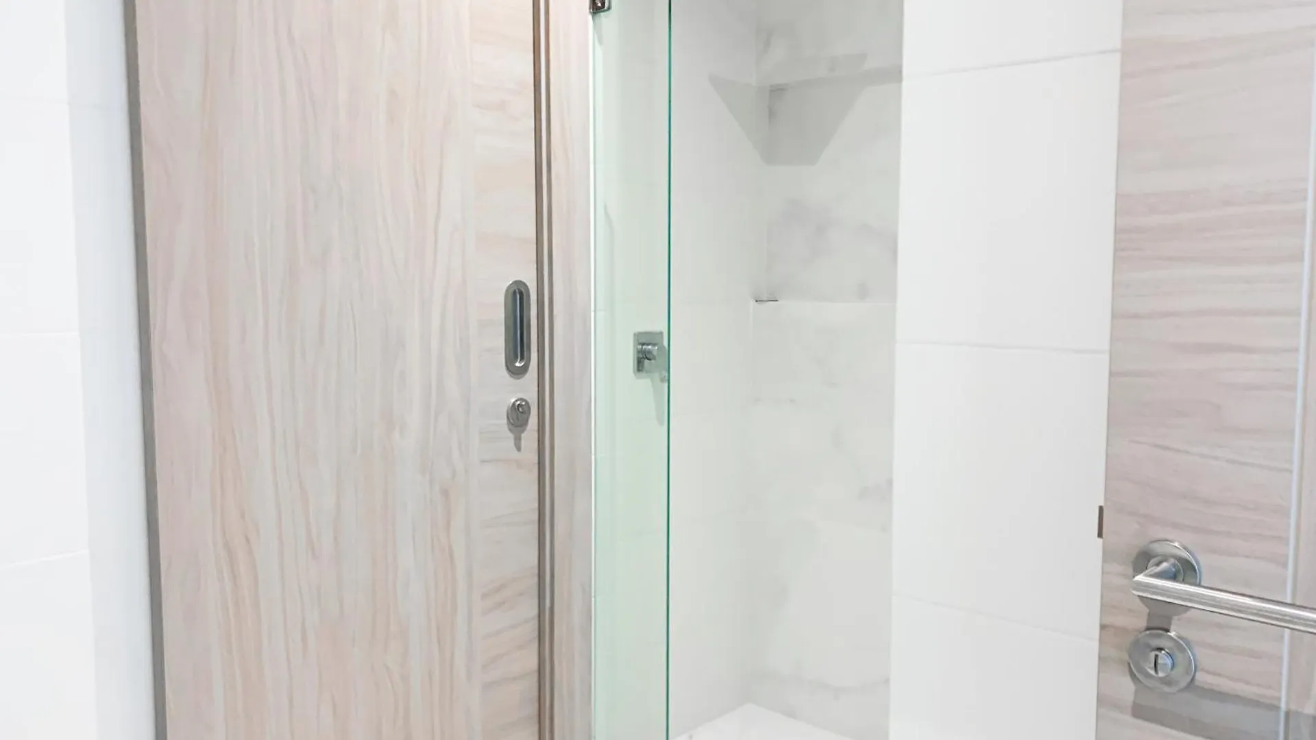 Suites De Lujo Cerca Del World Trade Center, Parking Gratis, Gym, Piscina Гуаякиль 0*,  Эквадор