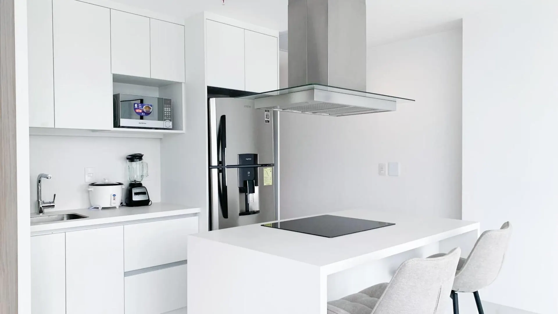 Suites De Lujo Cerca Del World Trade Center, Parking Gratis, Gym, Piscina Гуаякиль