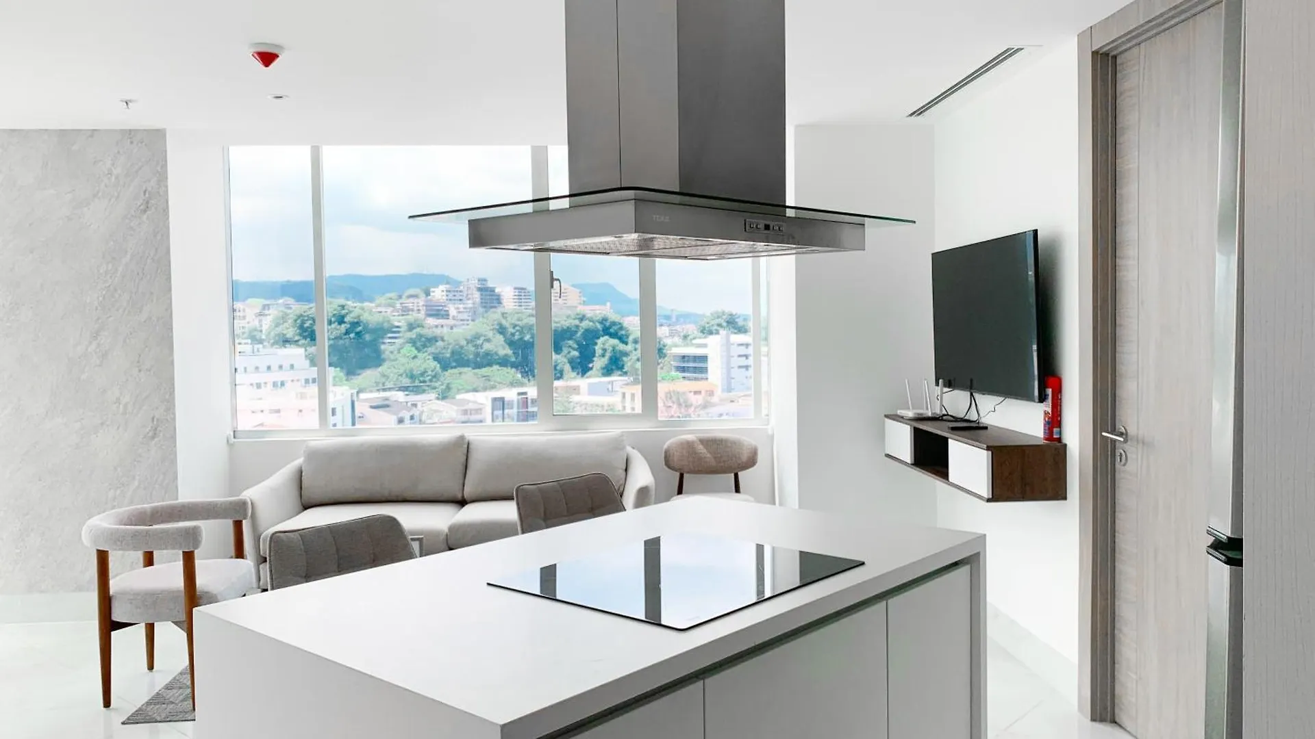 Suites De Lujo Cerca Del World Trade Center, Parking Gratis, Gym, Piscina Гуаякиль 0*,  Эквадор